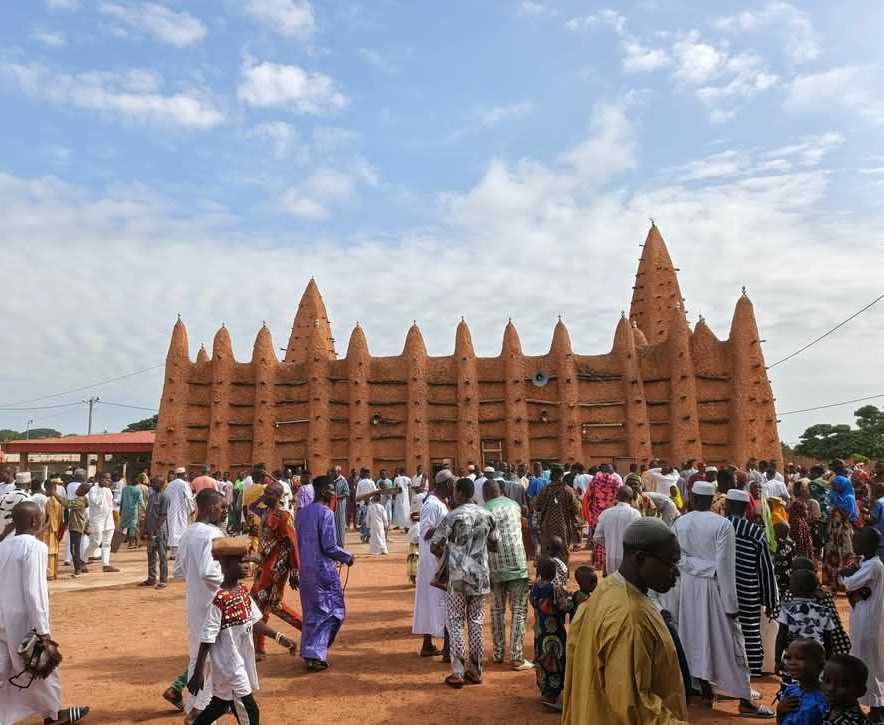 Transmission du savoir à Kong